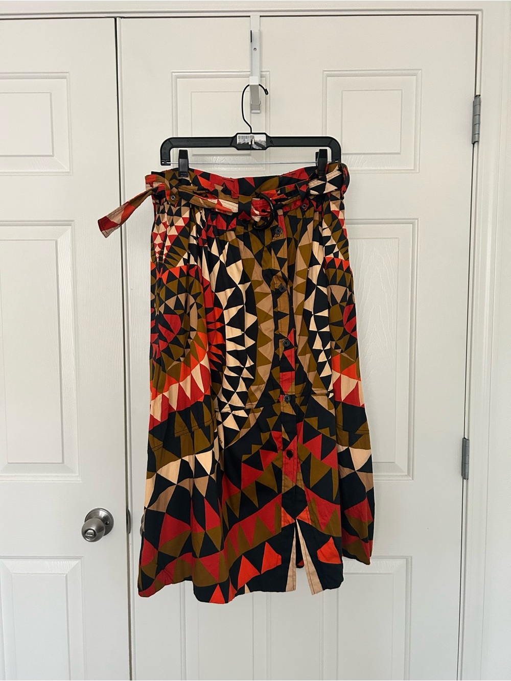 FARM Rio: Heart Deco Print, Geometric Midi Skirt in Black, Red & Tan, size xl - Picture 4 of 4